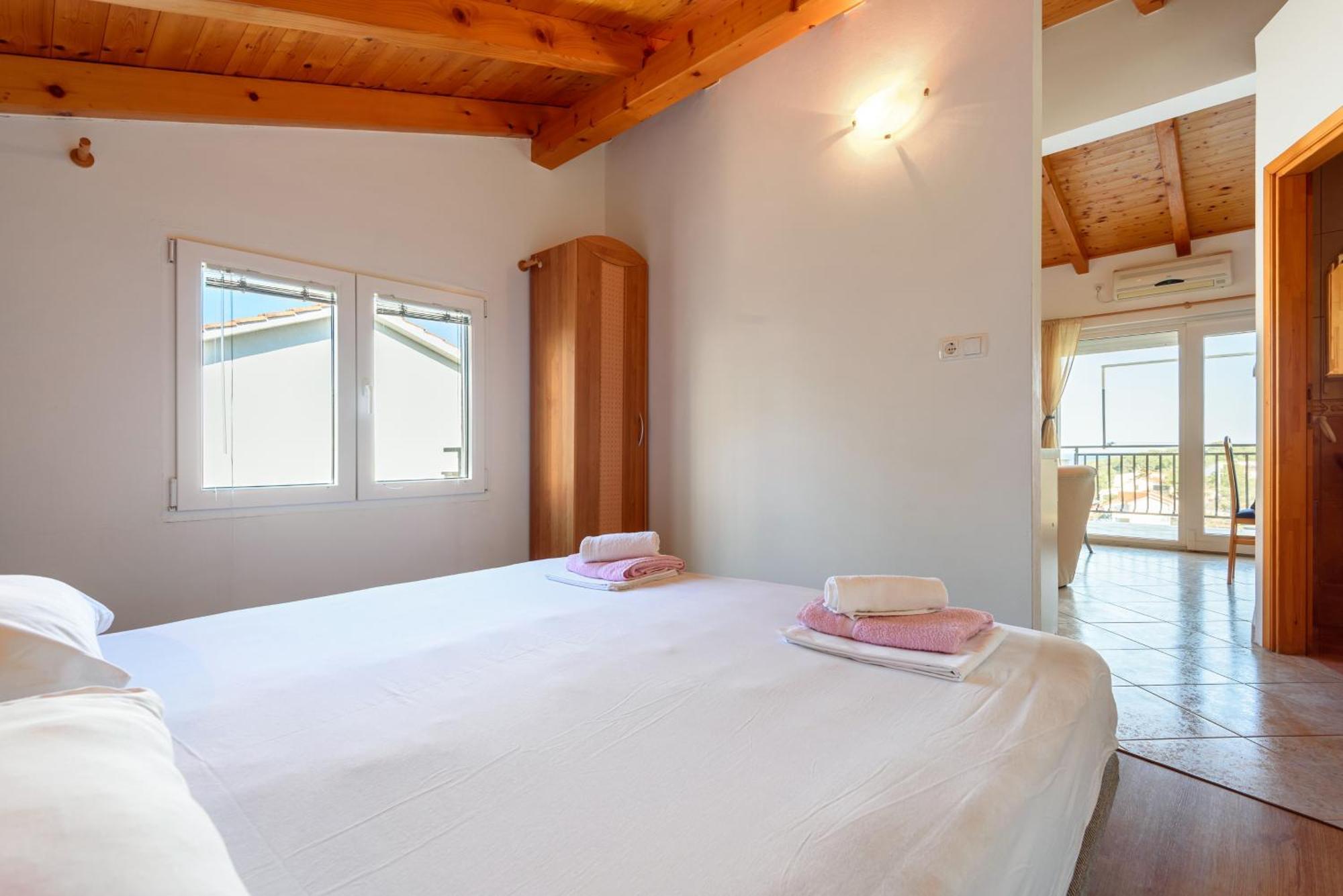 Apartments By The Sea Basina, Hvar - 11817 Vrbanj Chambre photo